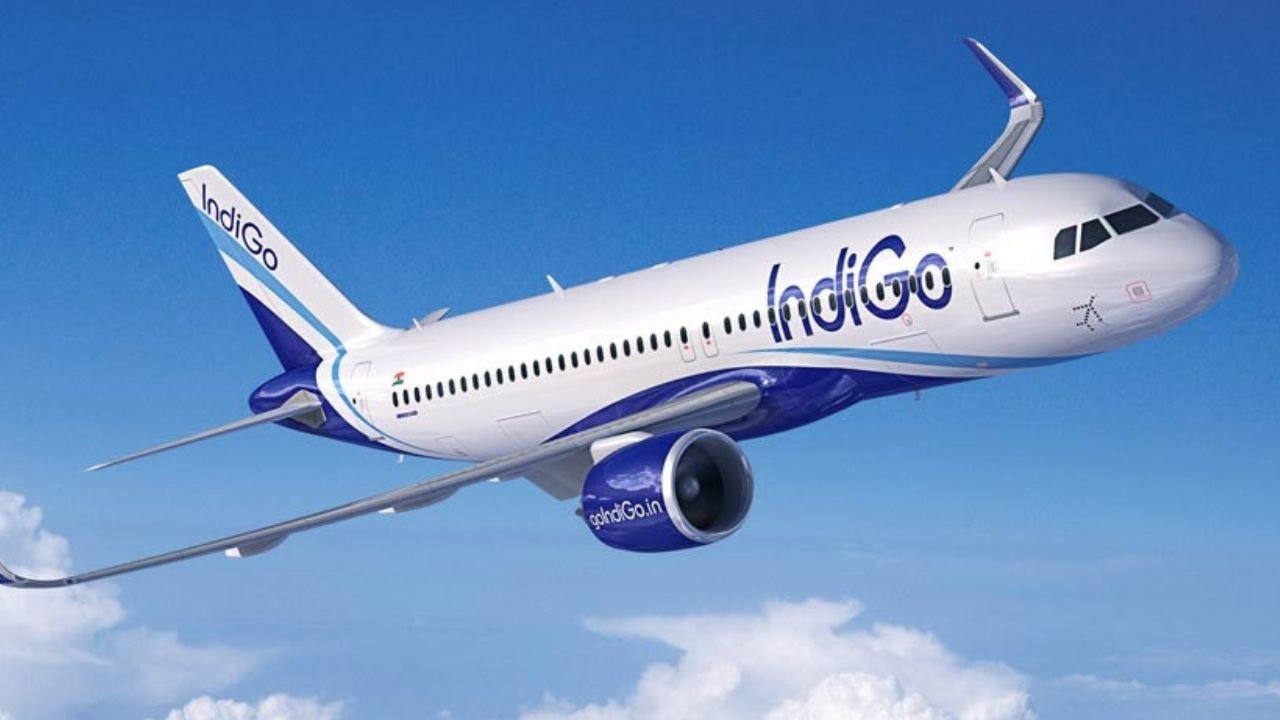 Indigo: फ्लाइट में 89 वर्षीय महिला की मौत, इमरजेंसी लैंडिंग के बाद जांच के बाद शव अस्पताल भेजा गया